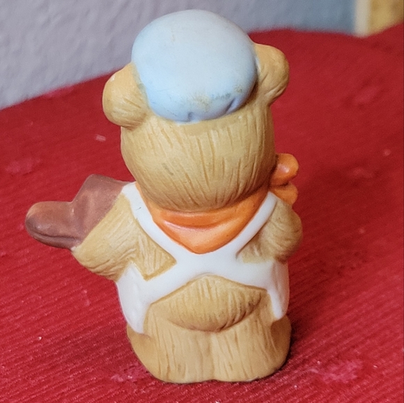 Vtg Mini HOMCO Professional Series #8820 Porcelain Bear The Shoemaker Figurine - Picture 4 of 5